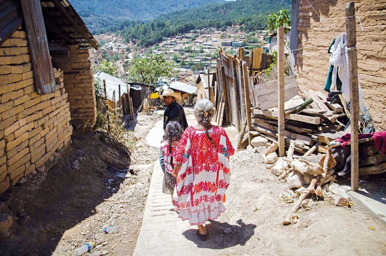 Morir de diabetes. En comunidades como Cochoapa El Grande en Guerrero, la gente no tiene acceso a los servicios de salud. Foto: Angélica Ortiz, Eje Central