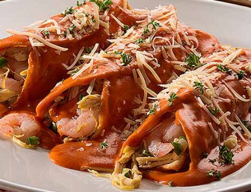 Prepara unas enchiladas de camarón encebollado con chipotle